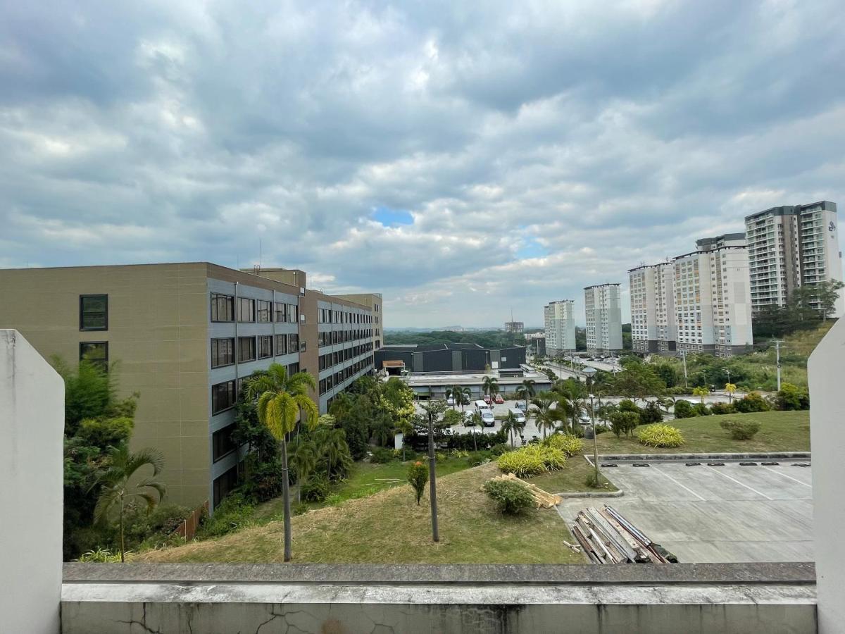 Spacious Luxury Condo W/ Kitchen Beside Hilton Clark D'Heights Angeles Exterior photo